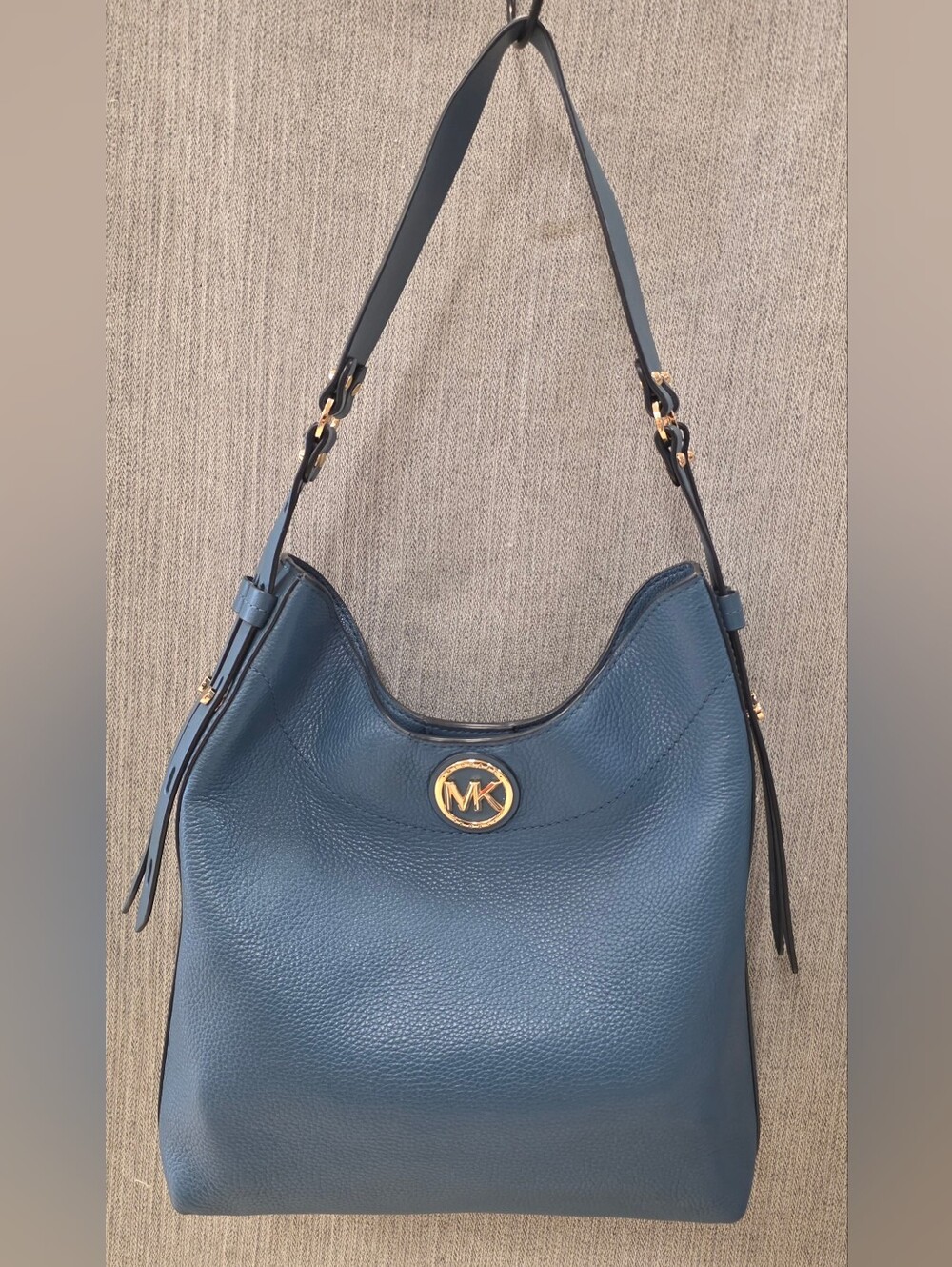 Like New Michael Kors Bowers Blue Pebbled Leather Shoulder Hobo w/ Gold MK Logo